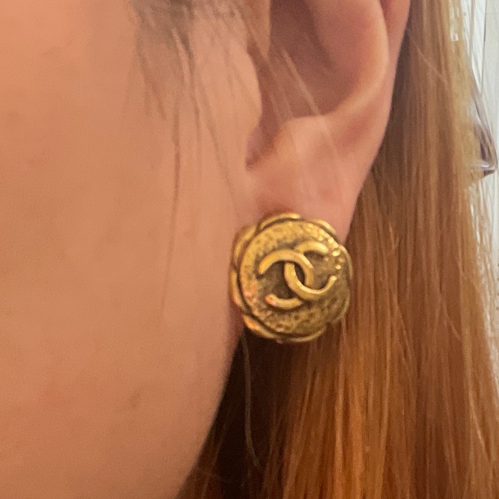 Sold Authentic CHANEL Gold Tone Clip On Earrings EUC - Picture 5 of 5